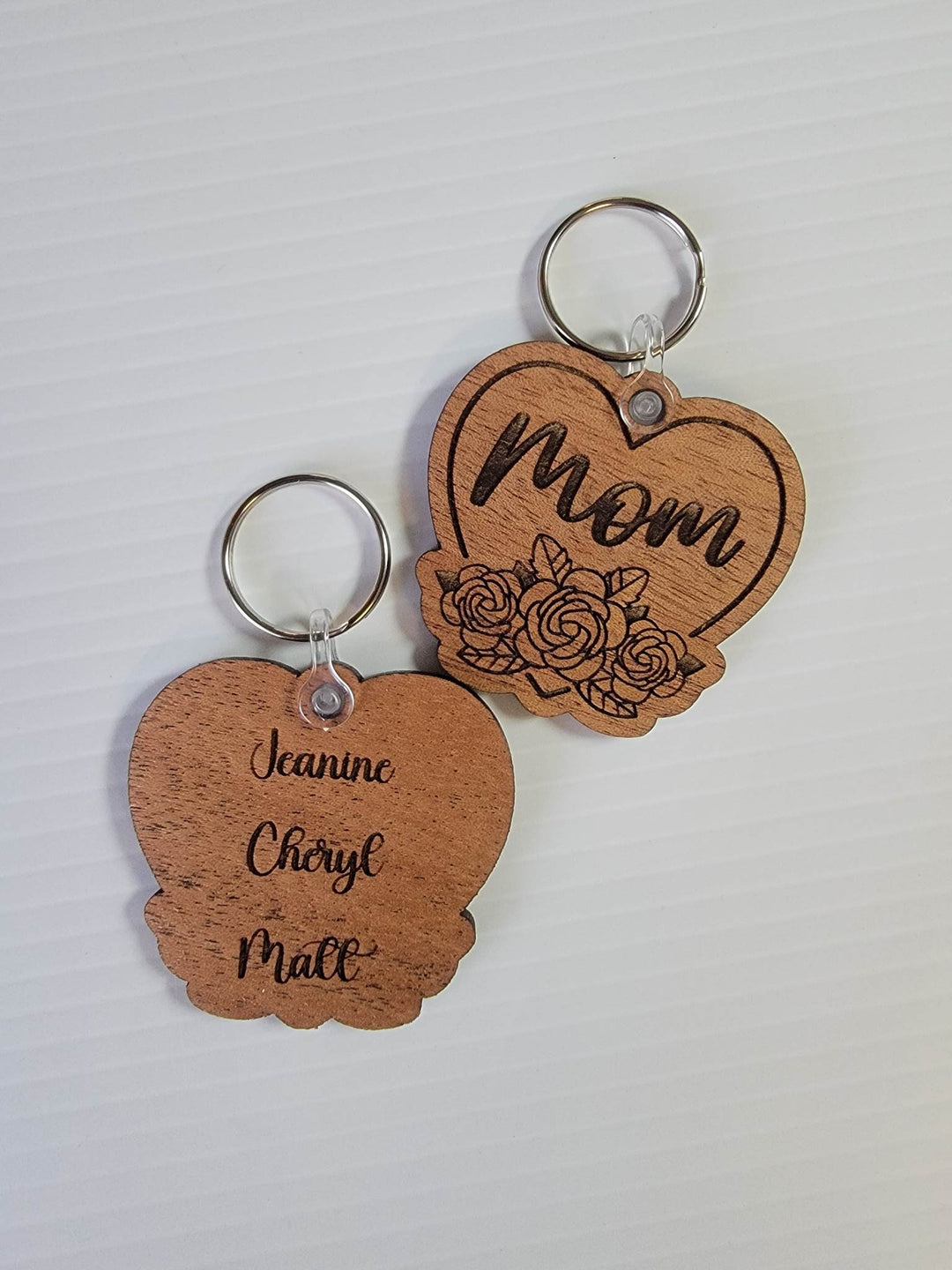 💐Personalized Floral Heart Wood Keychains – Perfect Gift for Mom💖 | Express Your Love with Unique, Handcrafted Wooden Keychains