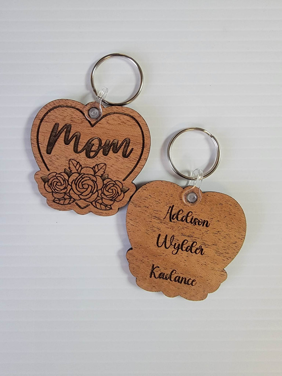 💐Personalized Floral Heart Wood Keychains – Perfect Gift for Mom💖 | Express Your Love with Unique, Handcrafted Wooden Keychains