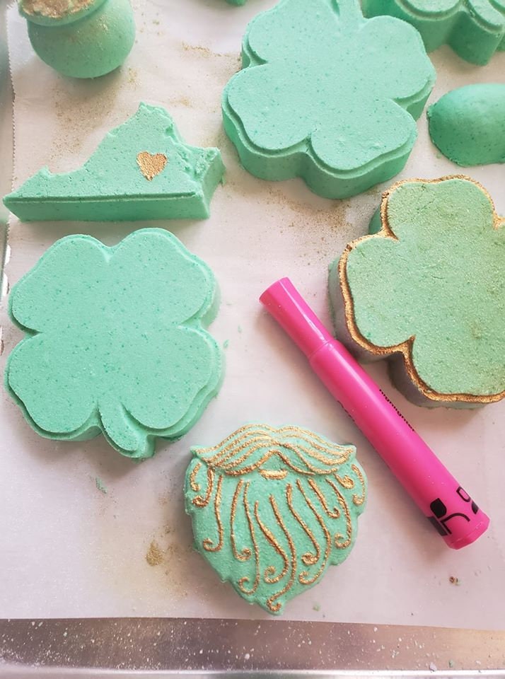 2D Four Leaf Clover Plastic Mold or Silicone mold, bath bomb mold, soap mold, clover mold, resin mold, 4 leaf clover mold, leaf mold, plant