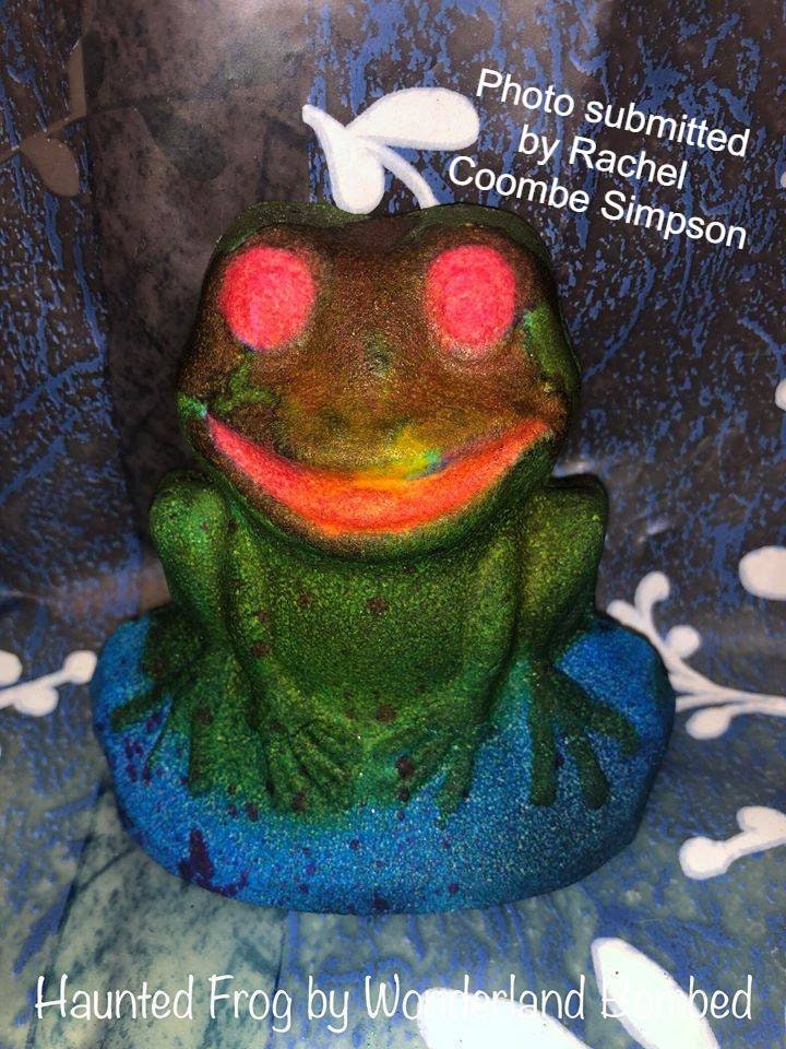 Sitting Frog Plastic Mold or Silicone mold, bath bomb mold, soap mold, frog mold, resin mold, cute mold, toad mold, flower mold, happy mold