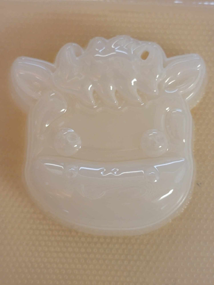 Clear plastic cow face mold showing the smiling muzzle, nostrils and cheek blobs.
