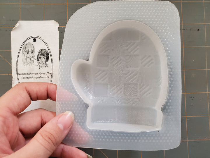 Stocking Checkered Beanie Cap &amp; Mitten Mold