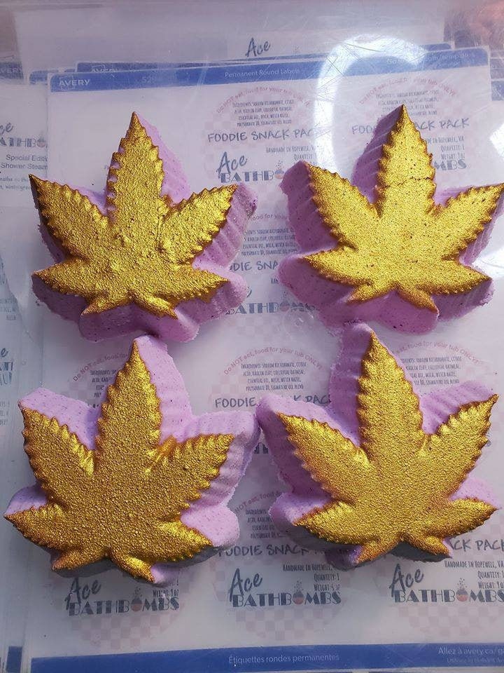 Simple Cannabis Leaf Mold