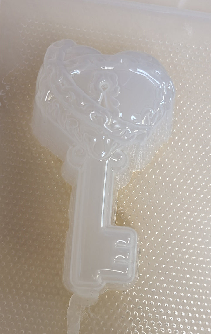 Heart in Chains Key Mold