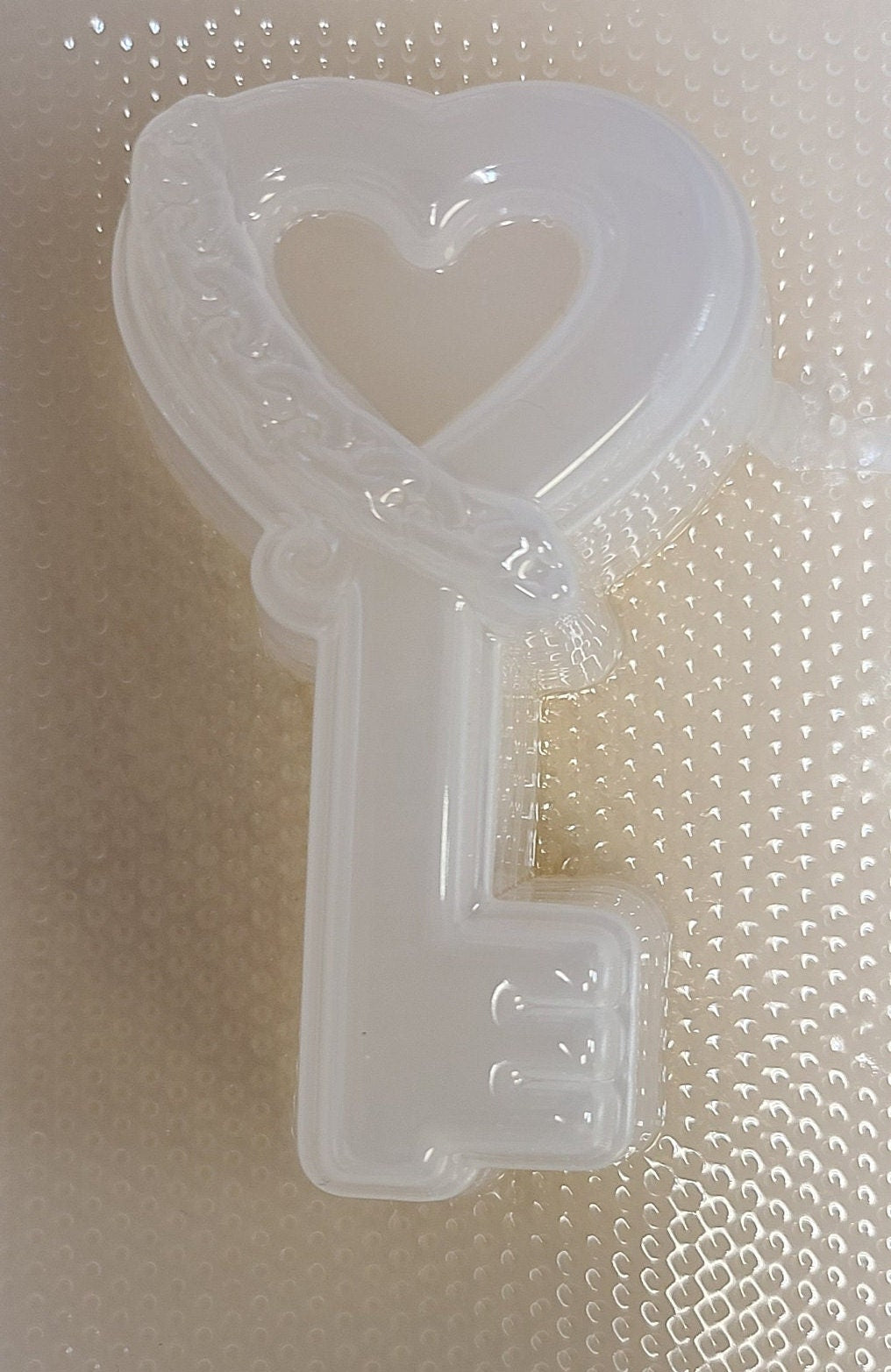 Simple Heart in Chains Key Mold